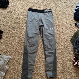 Girls Nike pro leggings